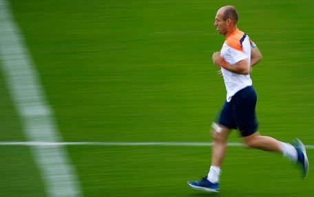 Netherlands' Arjen Robben runs during a training session in Rio de Janeiro June 20, 2014. (REUTERS)