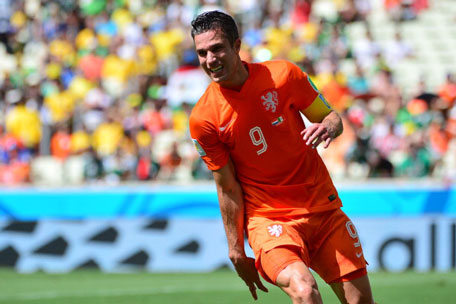 Netherlands' forward Robin van Persie reacts during a Round of 16 football match between Netherlands and Mexico at Castelao Stadium in Fortaleza during the 2014 FIFA World Cup on June 29, 2014. (AFP)