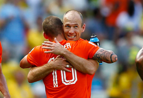 Wesley Sneijder (#10) of the Netherlands celebrates with his teammate Arjen Robben after scoring a goal against Mexico during their 2014 World Cup round of 16 game at the Castelao arena in Fortaleza June 29, 2014. (REUTERS)