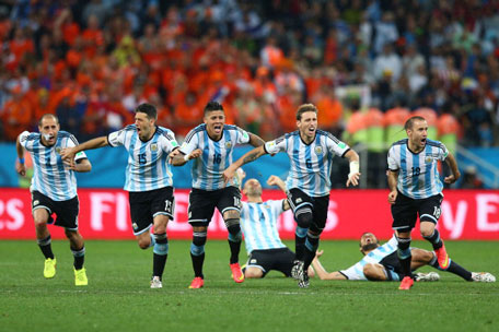 FIFA World Cup: Argentina storm into semifinals, down Netherlands 4-3 on  penalties - The Statesman