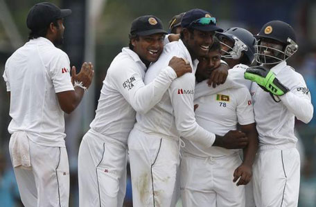 Sri Lanka's Rangana Herath (second right) celebrates with his team mates after taking the wicket of Pakistan's Younis Khan (not pictured) during the fourth day of their second and final Test match in Colombo August 17, 2014. (REUTERS)
