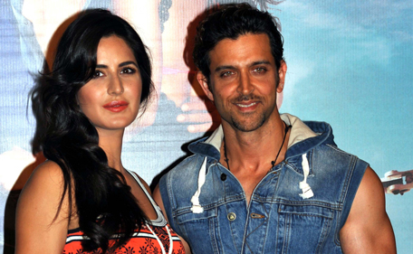 Indian Bollywood actors Katrina Kaif (L) and Hrithik Roshan pose for a photograph during a promotional event for the forthcoming Hindi film 'Bang Bang' directed by Siddharth Anand in Mumbai on late September 17, 2014. (AFP)