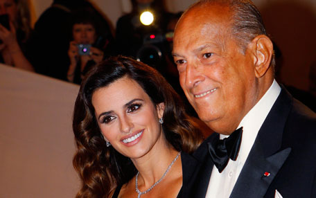 Actress Penelope Cruz and Oscar de la Renta arrive at the Metropolitan Museum of Art Costume Institute Benefit celebrating the opening of Alexander McQueen: Savage Beauty, in New York in this May 2, 2011 file photo. (REUTERS)