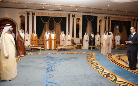 His Highness Sheikh Mohammed bin Rashid Al Maktoum receives credentials of Philip Parham, ambassador of the UK. (Wam)