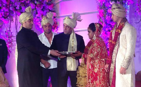 Bollywood celebrity Arpita Khan marries Aayush Sharma in Hyderabad's Falaknuma Palace on November 18. (Twitter)