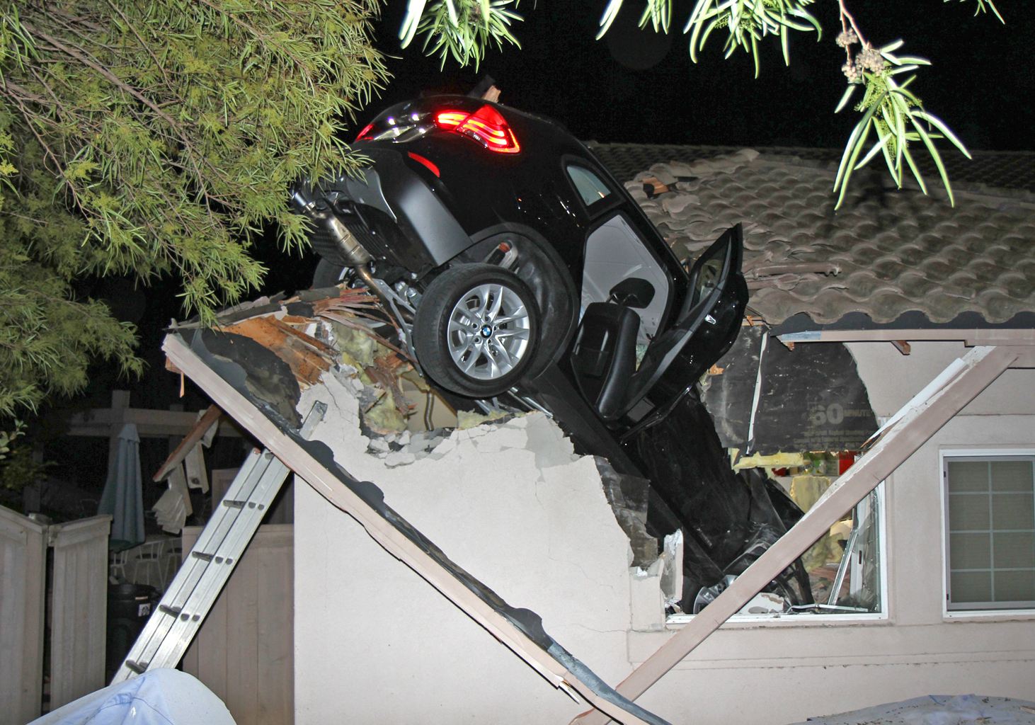 Car plunges through roof of home - Offbeat - Crazy World - Emirates24|7