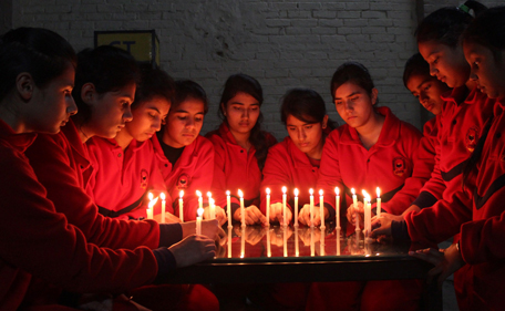 Indian schoolchildren prepare lighted candles ahead of a vigil in the northern city of Jalandhar late December 16, 2014, as they pay tribute to slain Pakistani schoolchildren and staff after an attack on an army school in the restive city of Peshawar. Pakistan began three days of mourning on December 17,  for the 132 schoolchildren and nine staff killed by the Taliban in the country's deadliest ever terror attack as the world united in a chorus of revulsion. (AFP)