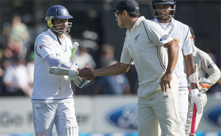 Sri Lanka's Kumar Sangakkara (left) is congratulated by New Zealand's Ross Taylor as he walks from the field after being caught out on day two of the second Test between New Zealand and Sri Lanka at the Basin Reserve in Wellington on January 4, 2015. (AFP)