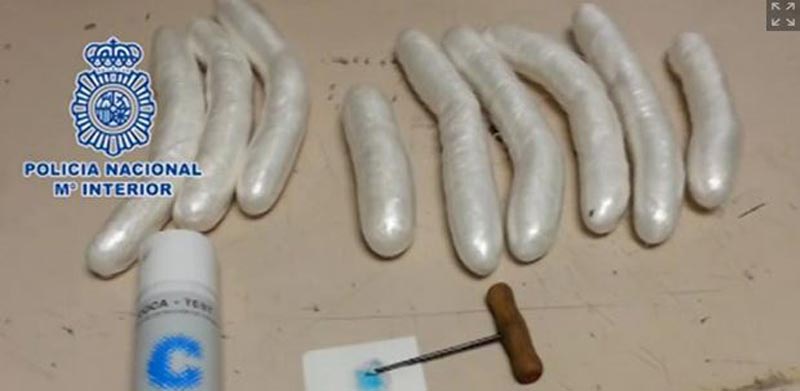 A woman tried to smuggle $80,000 worth of cocaine into Spain by hiding it in her hair extensions and wig. (Supplied)
