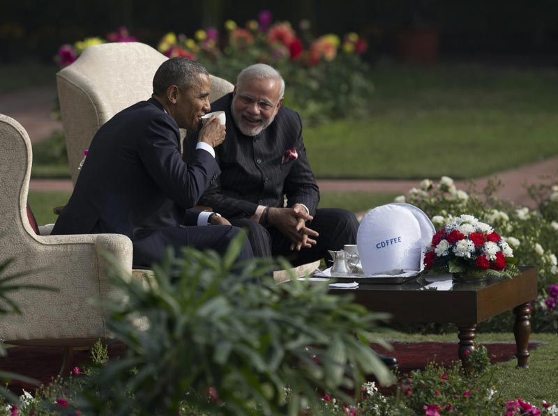 US President Barack Obama and Indian Prime Minister Narendra Modi have coffee and tea in the gardens of the Hyderabad House in, New Delhi on Sunday January 25, 2015. (AP)