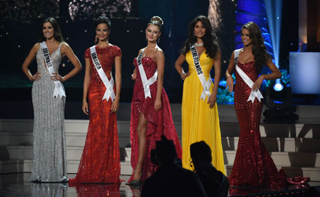 (L-R): The top five finalists:  Miss Colombia Paulina Vega; Miss Jamaica Kaci Fennell;Miss Ukraine  Diana Harkusha; Miss Netherlands Yasmin Verheijen; and Miss USA Nia Sanchez stand on stage during the 63rd Annual MISS UNIVERSE Pageant at Florida International University on January 25, 2015 in Miami, Florida. (AFP)