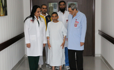 rare doctors perform joint dubai surgery replacement four