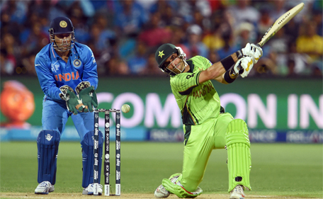 Pakistan batsman Misbah-ul-Haq (right) plays a shot as Indian captain Mahendra Singh Dhoni looks on during their 2015 Cricket World Cup match in Adelaide on February 15, 2015. (AFP)