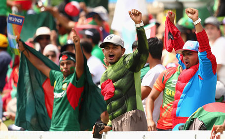 Fans enjoy the atmosphere during the 2015 ICC Cricket World Cup match between Bangladesh and Afghanistan at Manuka Oval on February 18, 2015 in Canberra, Australia. (Getty Images)
