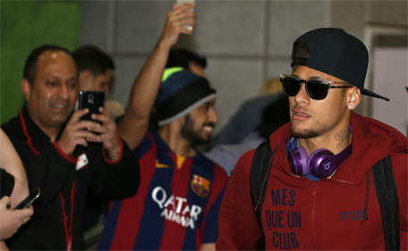 Barcelona's Neymar arrives at Manchester Airport in Manchester, northern England February 23, 2015. (Reuters)