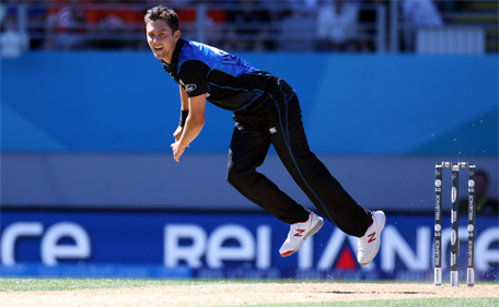 New Zealand's Trent Boult bowls during the Pool A 2015 Cricket World Cup match between New Zealand and Australia at Eden Park in Auckland on February 28, 2015. (AFP)
