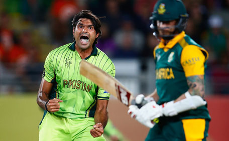 Mohammad Irfan of Pakistan celebrates his wicket of Dale Steyn (right) of South Africa during the 2015 ICC Cricket World Cup match between South Africa and Pakistan at Eden Park on March 7, 2015 in Auckland, New Zealand. (Getty Images)