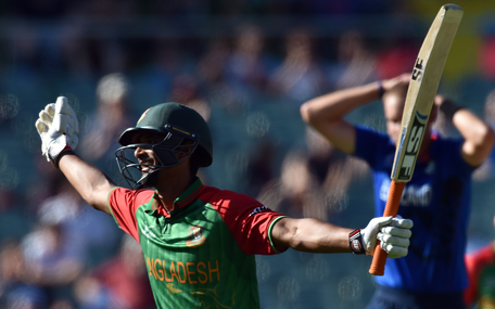 Bangladesh batsman Mahmudullah celebrates after reaching a century as England's paceman Stuart Broad gestures during the Pool A 2015 Cricket World Cup match between Bangladesh and England at the Adelaide Oval on March 9, 2015. (AFP)