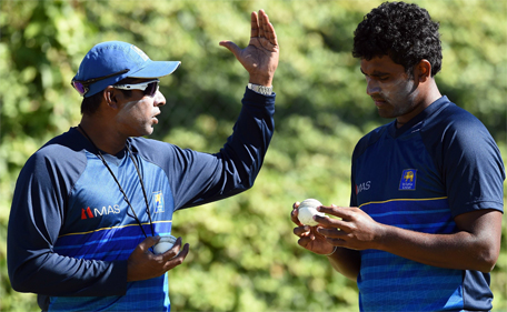 Former Sri Lanka fast bowler and current bowling coach Chaminda Vaas (left) speaks to Thisara Perera during a training session at the Bellerive Oval ground ahead of the 2015 Cricket World Cup Pool A match between Scotland and Sri Lanka in Hobart on March 10, 2015.  (AFP)