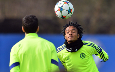 Chelsea's Colombian midfielder Juan Cuadrado (right) controls the ball during a training session at Chelsea's training ground in Stoke D'Abernon, south of London, on March 10, 2015 ahead of their UEFA Champions League, round of 16, second leg football match against Paris Saint Germain on March 11, 2015. (AFP)