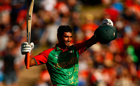 Mahmudullah of Bangladesh celebrates his century during the 2015 ICC Cricket World Cup match between Bangladesh and New Zealand at Seddon Park on March 13, 2015 in Hamilton, New Zealand. (Getty Images)