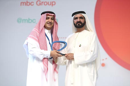 Sheikh Mohammed giving an Arab Social Media Influencers Award to one of the winners. (Picture courtesy: GDMO)