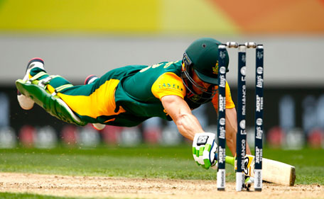 Faf du Plessis of South Africa dives to make his crease during the 2015 Cricket World Cup Semi Final match between New Zealand and South Africa at Eden Park on March 24, 2015 in Auckland, New Zealand. (Getty)