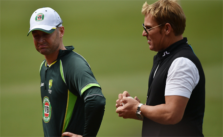 Australia captain Michael Clarke (left) chats with former player Shane Warne during a training session at the Sydney Cricket Ground on March 25, 2015 ahead of their Cricket World Cup semi-final match against India on March 26. (AFP)