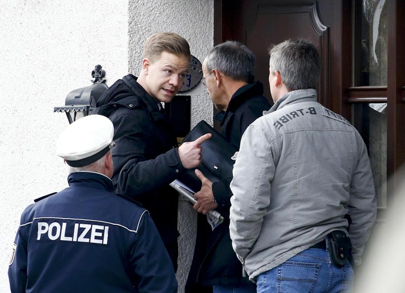 Police officers and officials prepare to open a house believed to belong to crashed Germanwings flight 4U 9524 co-pilot Andreas Lubitz in Montabaur, Germany on Thursday March 26, 2015. (Reuters)