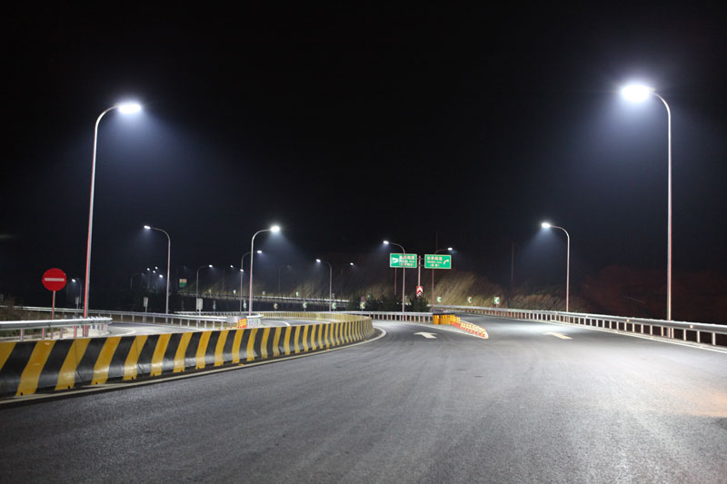 Emirati provides lighting for RAK road at own expense News Emirates