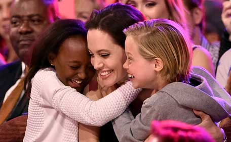 Actress Angelina Jolie hugs Zahara Marley Jolie-Pitt (L) and Shiloh Nouvel Jolie-Pitt (R) after winning award for Favorite Villain in 'Maleficent' during Nickelodeon's 28th Annual Kids' Choice Awards held at The Forum on March 28, 2015 in Inglewood, California. (Reuters)