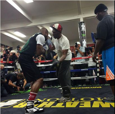 The champ @FloydMayweather sparring for the crowd. #MayPac teaser @ Twitter