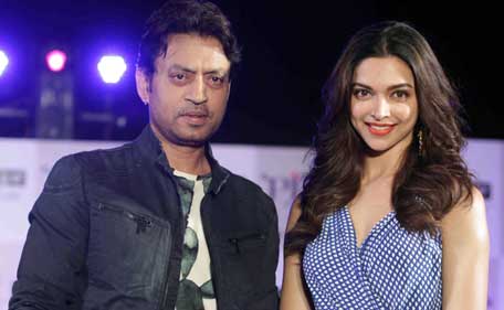 Indian Bollywood actress Deepika Padukone (R) poses with actor Irrfan Khan during a promotional event ahead of the forthcoming Hindi film 'Piku' in Mumbai late April 28, 2015.   (AFP)