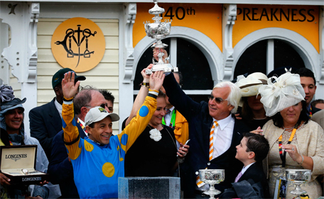Jockey Victor Espinoza (left) and trainer Bob Baffert celebrate in the winners circle after their horse American Pharoah won the 140th running of the Preakness Stakes at Pimlico Race Course on May 16, 2015 in Baltimore, Maryland. (AFP)