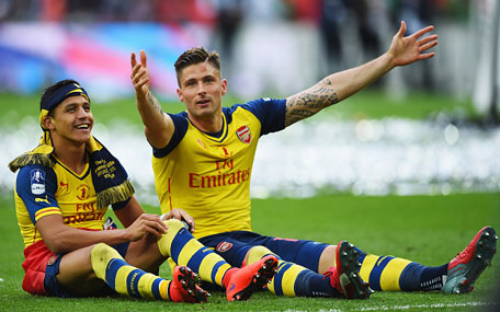 Alexis Sanchez and Olivier Giroud of Arsenal celebrate victory after the FA Cup Final between Aston Villa and Arsenal at Wembley Stadium on May 30, 2015 in London, England. (Getty Images)