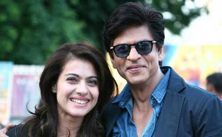 Bollywood actress Kajol posts a picture on social media posing with her 'Dilwale' co-star Shah Rukh Khan. (Twitter/Kajol)