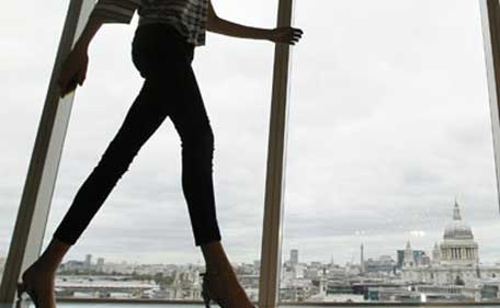 Squatting in super-tight 'skinny' jeans may pose a health risk, Australian doctors warned on Tuesday. (AP)