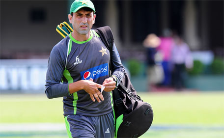 Pakistan cricketer Younis Khan walks with his equipment during a practice session at the P. Sara Oval Cricket Stadium in Colombo on June 24, 2015, ahead of a second Test match against Sri Lanka on June 25. (AFP)