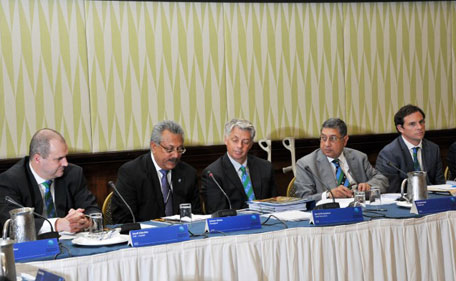 Zaheer Abbas (second left) addressing the meeting after his confirmation as ICC President. (ICC)