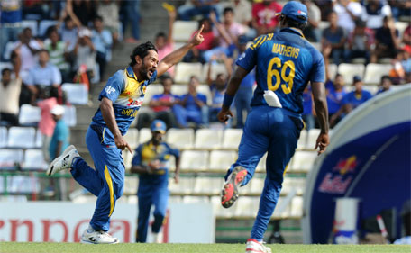 Sri Lankan cricketer Sachith Pathirana (left) celebrates with teammates after dismissing Pakistan cricketer Ahmed Shehzad during the second One Day International at the Pallekele International Cricket Stadium in Pallekele on July 15, 2015. (AFP)