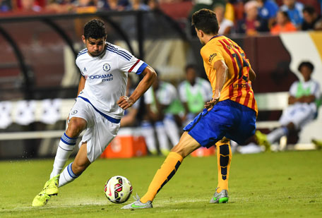 Chelsea's Diego Costa (L) vies with Barcelona's Marc Bartra during an International Champions Cup football match in Landover, Maryland, on July 28, 2015. (AFP)