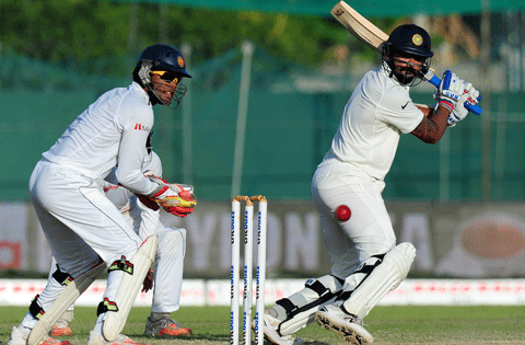 Indian cricketer Murali Vijay (R) plays a shot as Sri Lankan wicketkeeper Dinesh Chandimal look on during the third day of the second Test cricket match between Sri Lanka and India at the P. Sara Oval Cricket Stadium in Colombo on August 22, 2015. (AFP)
