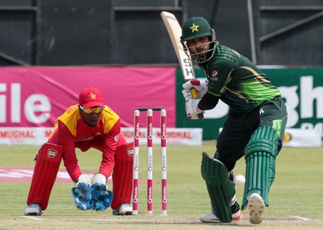 Pakistan's batsman Shoaib Malik prepares to play a shot in front of wicketkeeper Richmond Mutambami during the second of two T20 cricket matches between Zimbabwe and Pakistan at Harare Sports Club on September 29, 2015. AFP