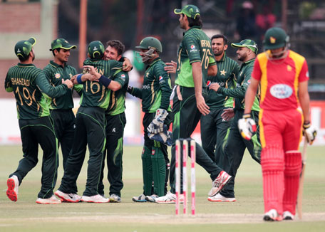 Pakistan bowler Yasir Shah (4thL) is congratulated by teammates after getting his five wicket haul  during the first in a series of three ODI cricket matches between Pakistan and hosts Zimbabwe at Harare Sports Club, on October 1, 2015. (AFP)