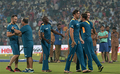 South Africa's captain Faf du Plessis (left) embraces teammates including Kyle Abbott (third right), Kagiso Rabada (centre), Albie Morkel (second right) and Chris Morris (right) after the abandonment of the third T20 cricket match between India and South Africa at The Eden Gardens Stadium in Kolkata on October 8, 2015. (AFP)