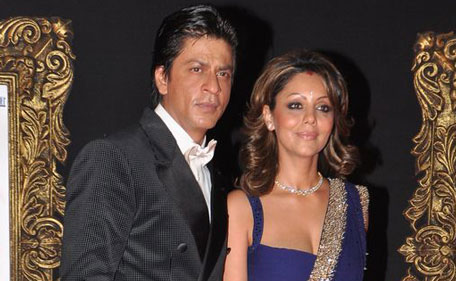 Bollywood actor Shah Rukh Khan and his wife Gauri Khan attend the premiere of Hindi film 'Jab Tak Hain Jaan'. (Sanskriti Media and Entertainemnt)