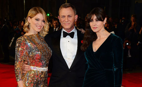 (L-R) French actress Lea Seydoux, British actor Daniel Craig and Italian actress Monica Bellucci pose on arrival for the world premiere of the new James Bond film 'Spectre' at the Royal Albert Hall in London on October 26, 2015. The film is directed by Sam Mendes and sees Daniel Craig play suave MI6 spy 007 for a fourth time. (AFP)