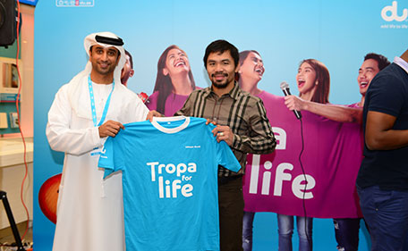 Fahad Al Hassawi (left) with Manny Pacquiao during the meet and greet at Dubai Mall's du store on Wednesday. (Supplied)