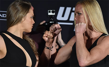 Ronda Rousey (left) of the US faces-off with compatriot Holly Holm for the UFC fight in Melbourne on November 13, 2015. (AFP)