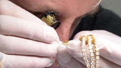 Photo: Man orders wife diamond bracelet, gets 48